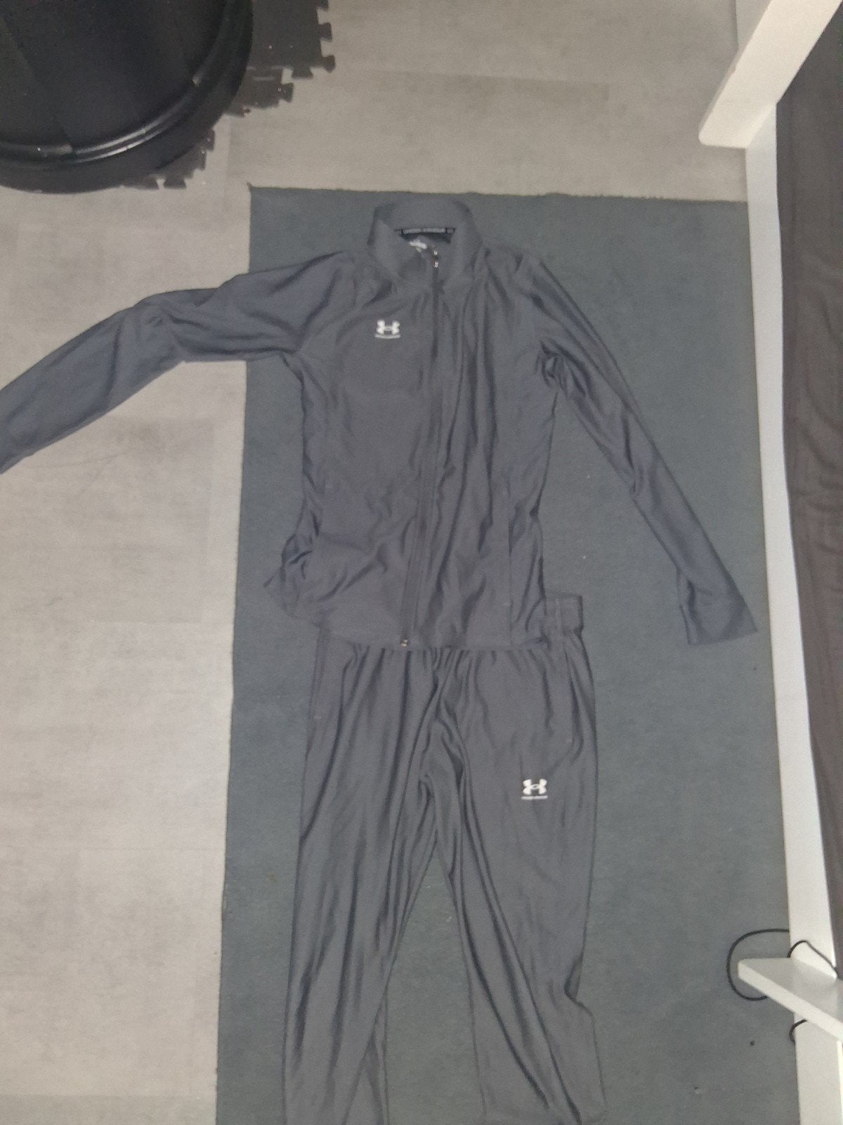 Under Armour trainingspak - Grijs - Maat M, Fitness, Maat 48/50 (M), Under Armour, Ophalen of Verzenden