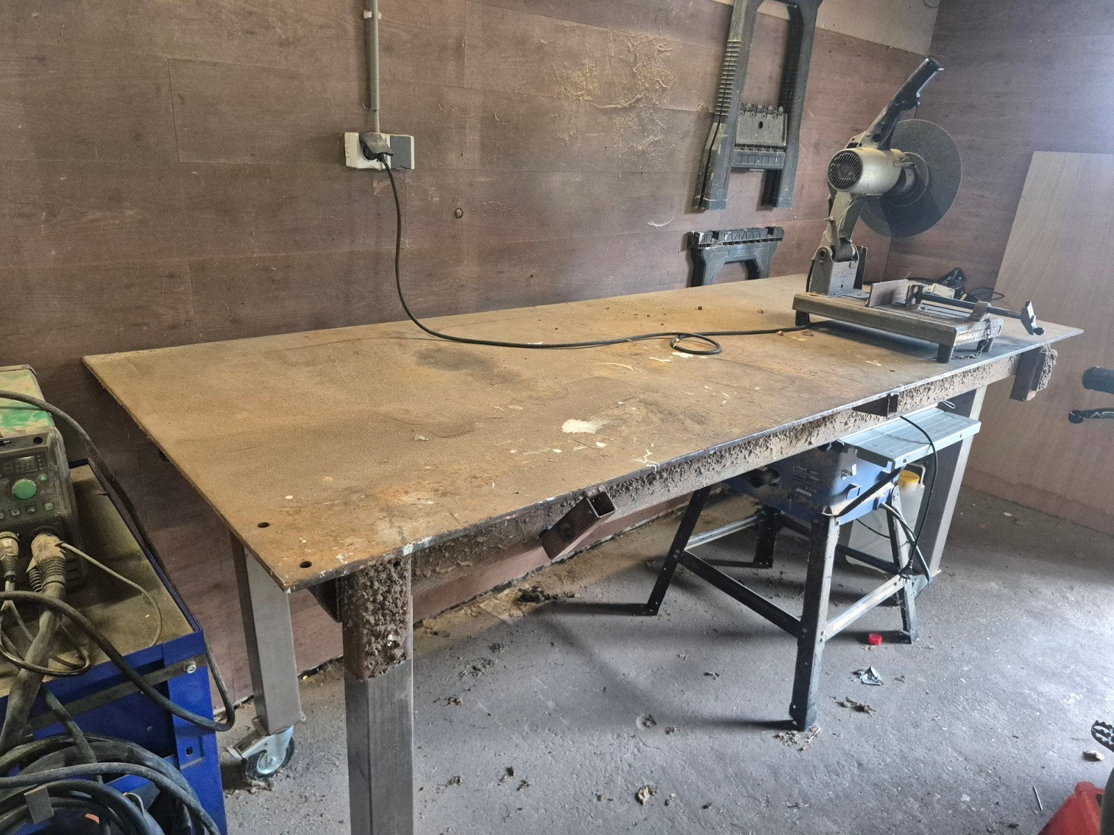 Robuuste werkbank met stalen blad, Doe-het-zelf en Verbouw, Ophalen of Verzenden, Gebruikt, 170 cm of meer