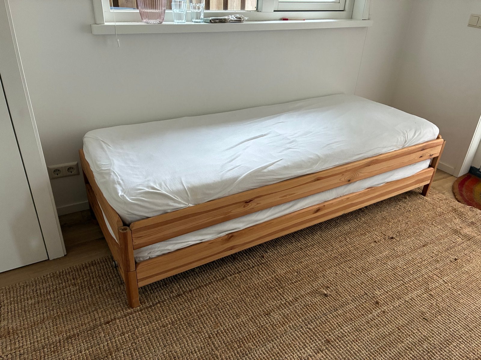2x eenpersoonbed opstapelbaar, Ophalen, Gebruikt, Eenpersoons, Bruin