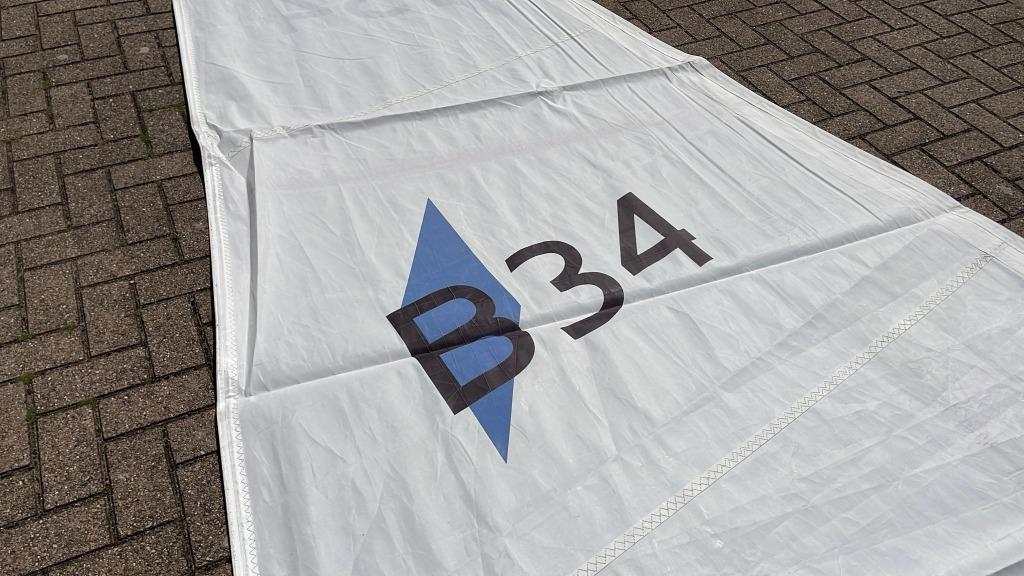 Foto 18 van Meerdere rolgrootzeilen (Bavaria 32 / 33 / 34)