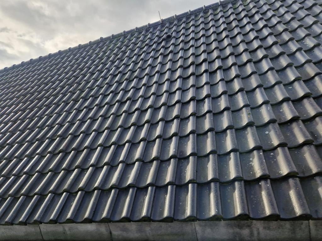 Circa 17.000 stuks zwart verglaasd/gespoten ovh/vh dakpannen, Ophalen of Verzenden, Zo goed als nieuw, Zwart, Dakpannen