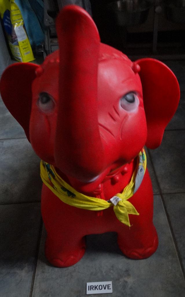 DESIGN * OPLAASBARE OLIFANT * Togu Priem *, Ophalen of Verzenden