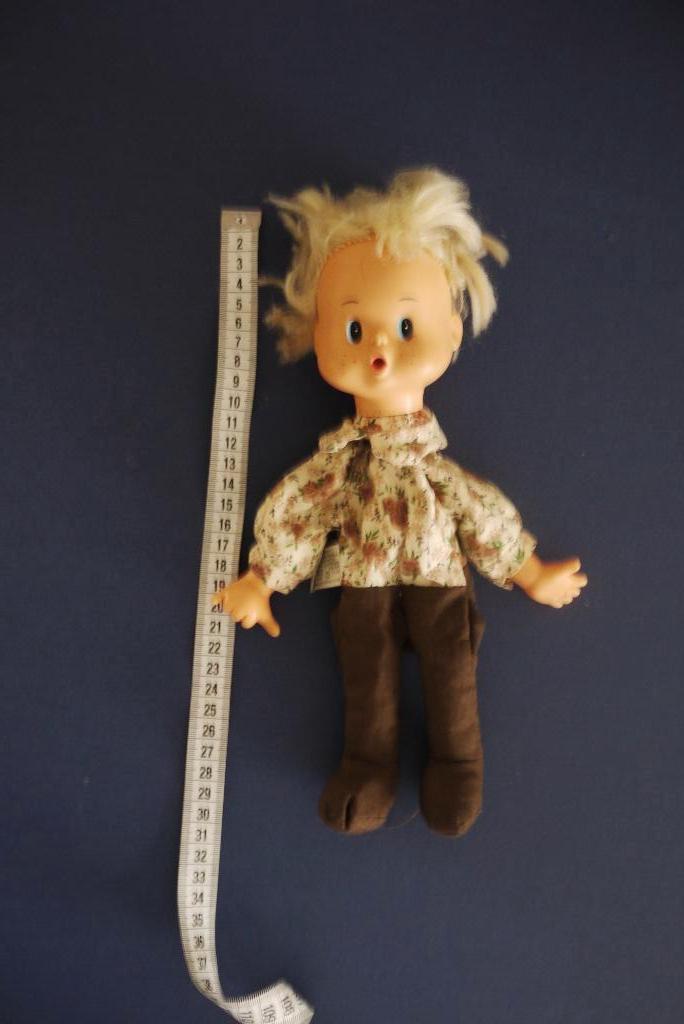 pop zeer oud playmates duim in mond jaren 70, Verzamelen, Poppen, Ophalen of Verzenden, Zo goed als nieuw, Pop