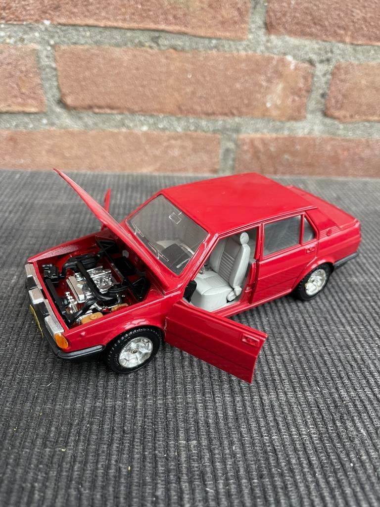 1:25 Mebetoys Alfa romeo Giulietta, Ophalen of Verzenden, Gebruikt, Auto, Overige merken