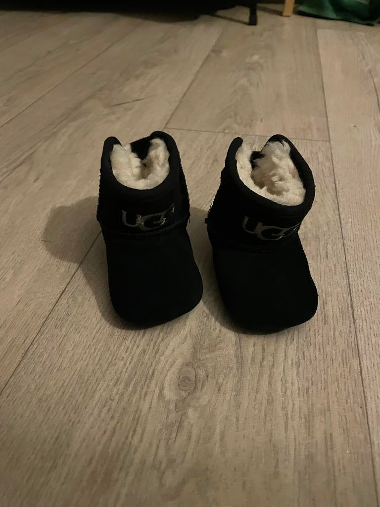 Zwarte Uggs Baby Laarsjes Maat 16, Ophalen of Verzenden, Zo goed als nieuw, Jongetje of Meisje, Laarsjes