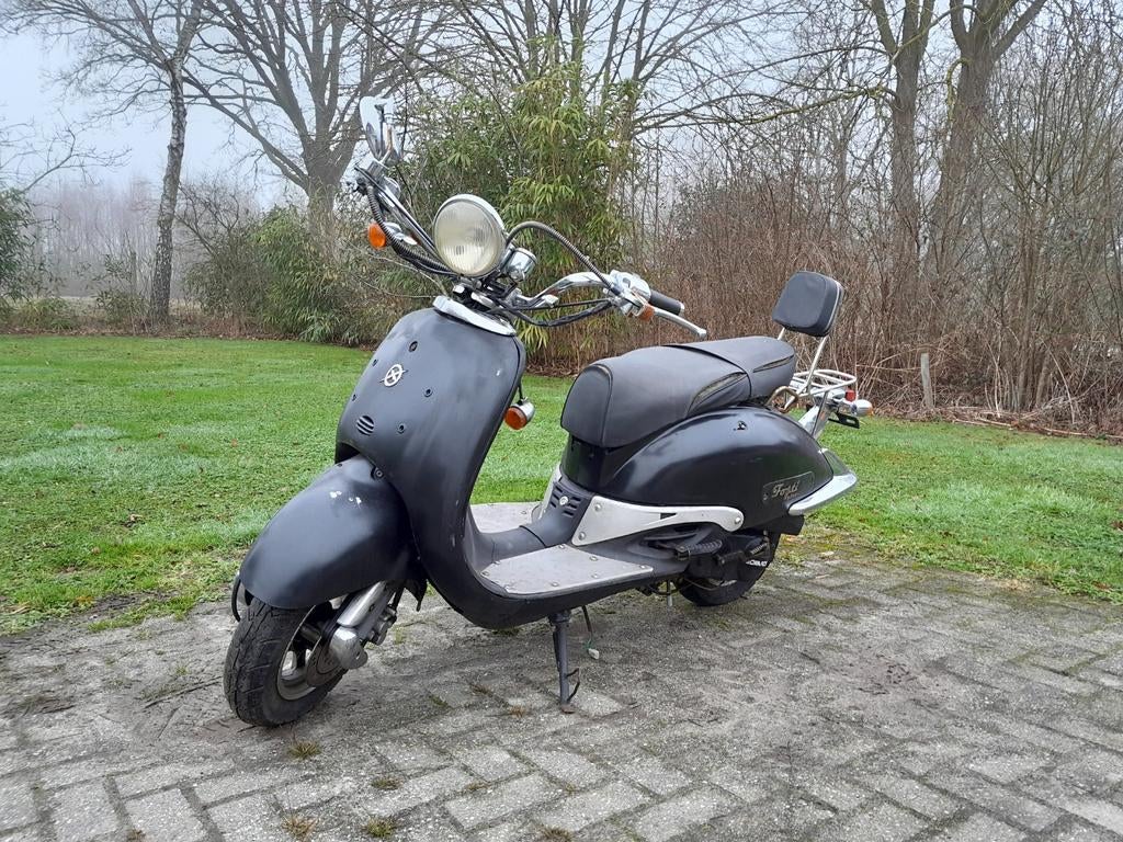 Fosti Grande Retro (AGM Bella/Killerbee) zonder kenteken., Fietsen en Brommers, Gebruikt, Benzine, Ophalen, Overige merken