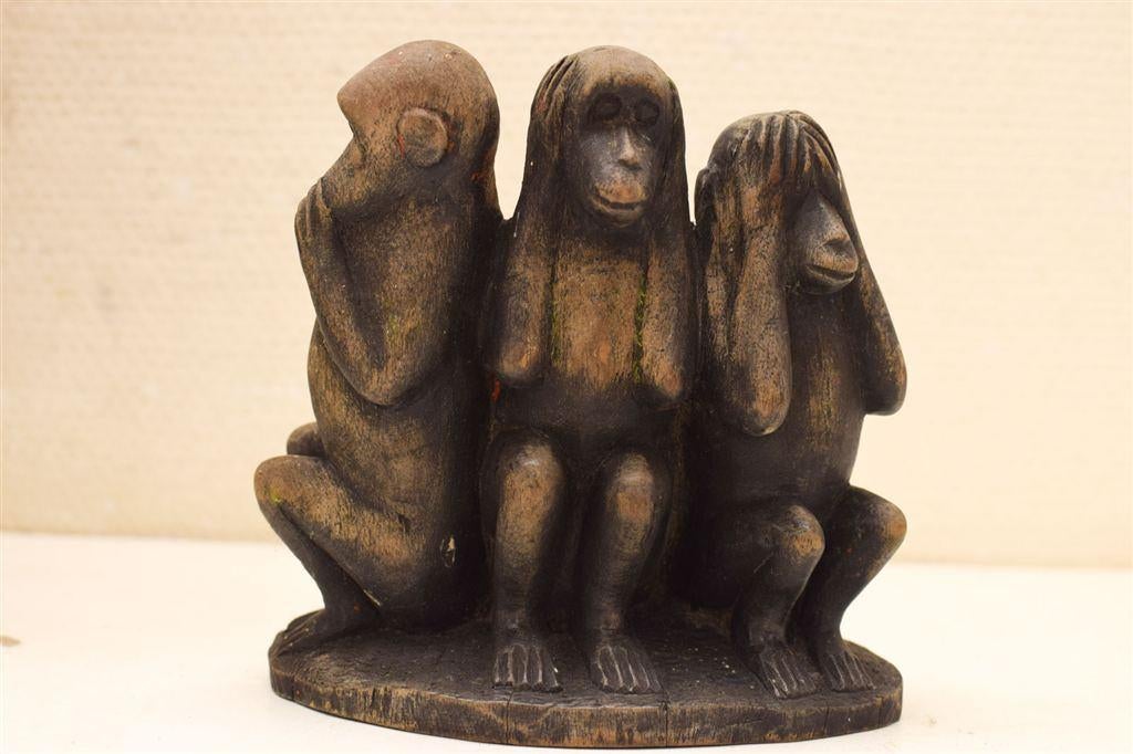 Houten beeldje van 3 aapjes 49767, Verzamelen, Beelden en Beeldjes, Gebruikt, Dier, Ophalen of Verzenden