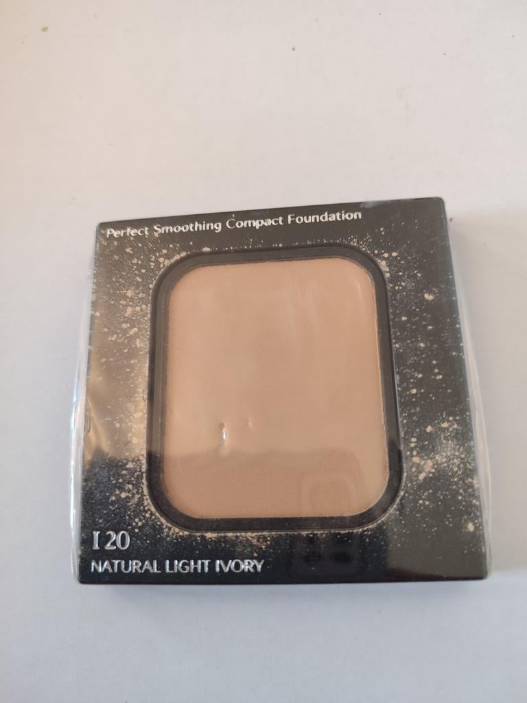 Shiseido the make-up smoothing foundation. Light ivory, Gehele gezicht, Beige, Nieuw, Ophalen of Verzenden