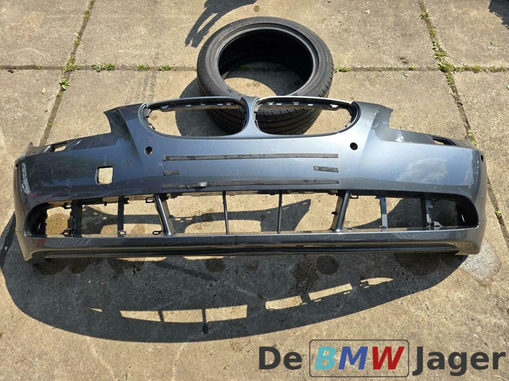 Voorbumper grijs BMW 5-serie E60 E61 51110149246, Gebruikt, Voor, Ophalen of Verzenden, Bumper