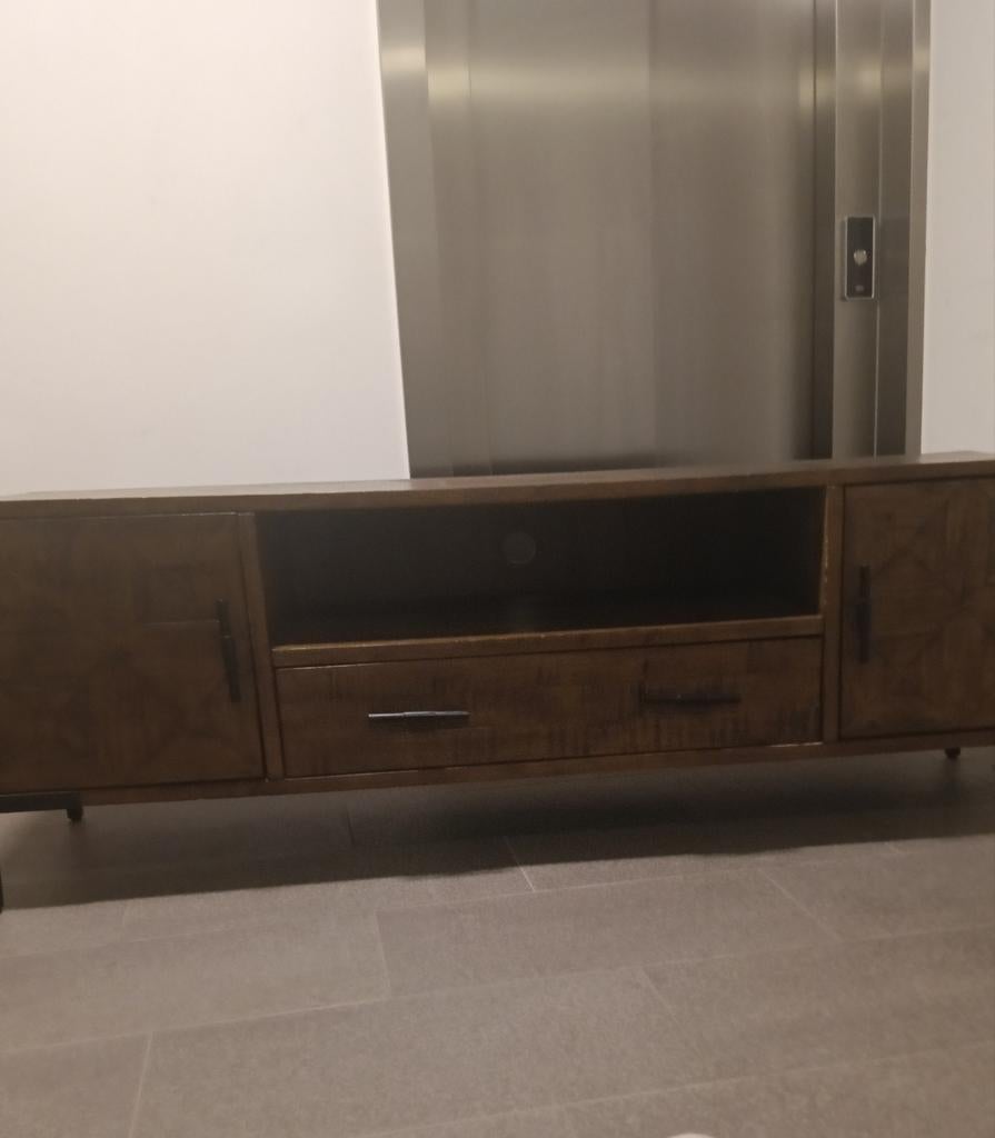 Robuust houten TV-meubel – Industriële look – €60, Ophalen
