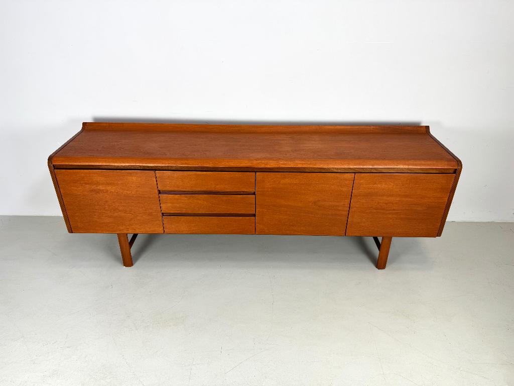 Vintage dressoir White & Newton SALE., Verzenden, 150 tot 200 cm, Teakhout, Zo goed als nieuw
