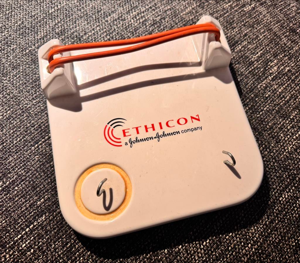 Ethicon Knoopplank - Chirurgische Oefenplank, Boeken, Advies, Hulp en Training, Zo goed als nieuw, Ophalen