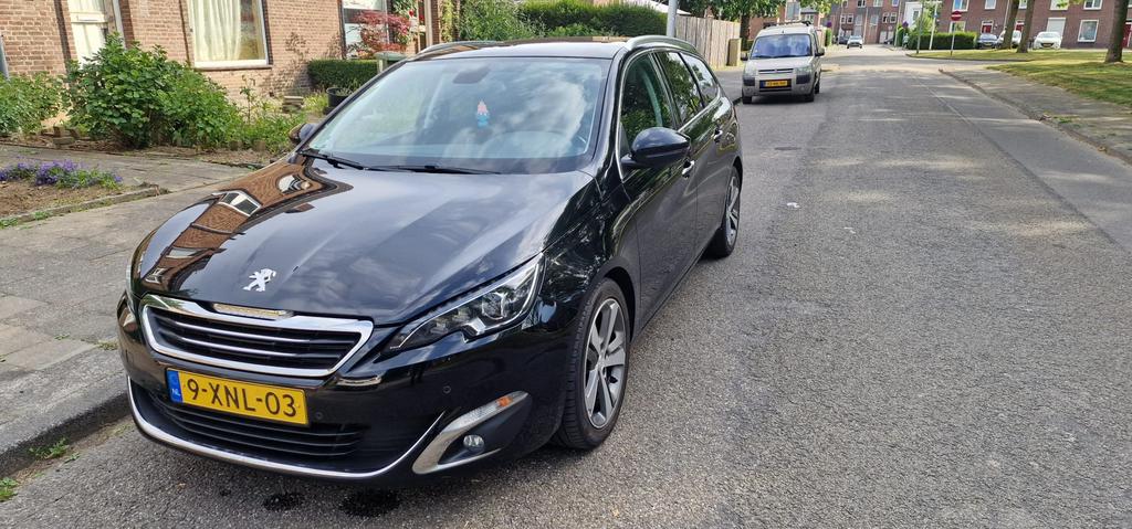 Peugeot 308 1.2 Puretech 130pk S&S 2014 Zwart, Auto's, Peugeot, Voorwielaandrijving, 1199 cc, 1165 kg, Zwart