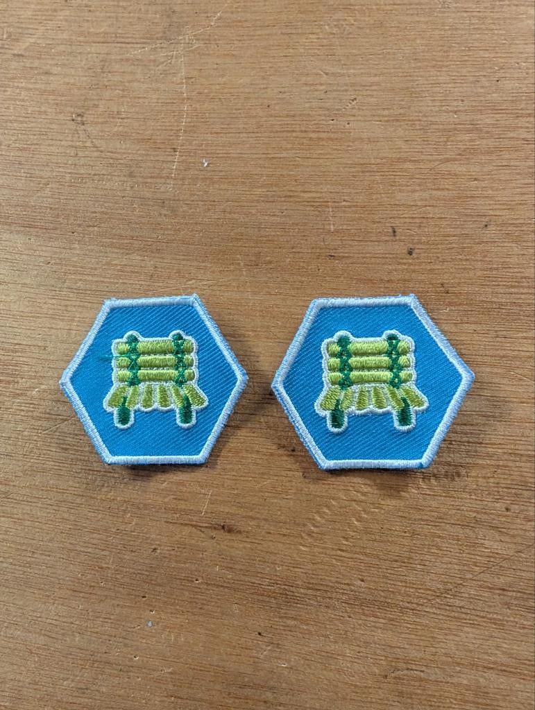 Welpen Insigne Pionieren - 50 Stuks, Verzamelen, Scouting, Ophalen of Verzenden, Nieuw, Embleem, Speld of Insigne