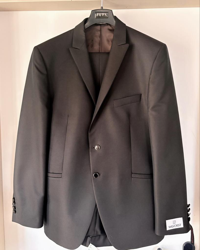 Nieuw modern Wilvorst Trouwpak. Kostuum, maat 54- slim fit, Ophalen of Verzenden, Nieuw, Maat 52/54 (L), Zwart