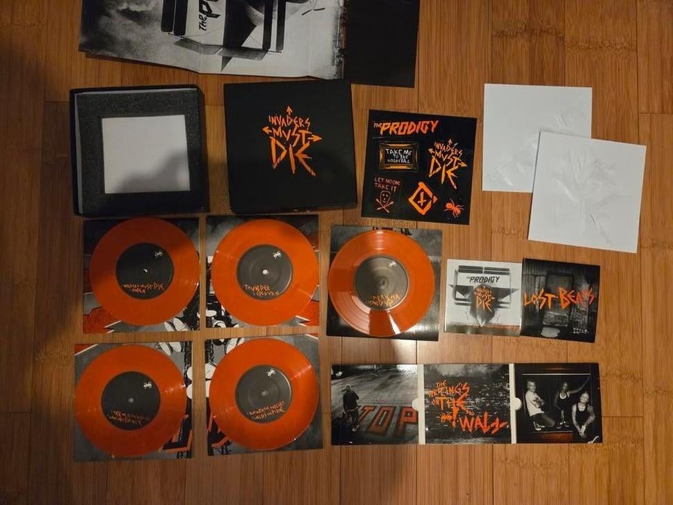 The Prodigy - Invaders Must Die (Deluxe Box Set), Ophalen of Verzenden, Zo goed als nieuw, 12 inch