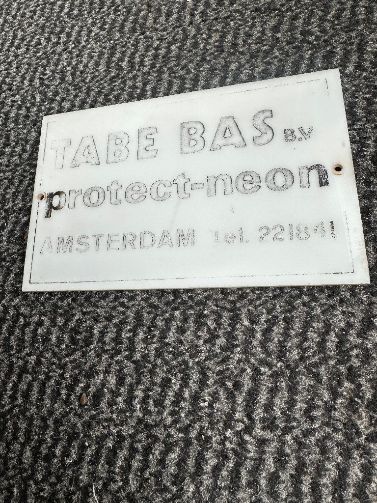 Protect - neon bordje. Amsterdam. Tabe Bas B.V. Tel. 221841, Ophalen of Verzenden, Gebruikt, Reclamebord
