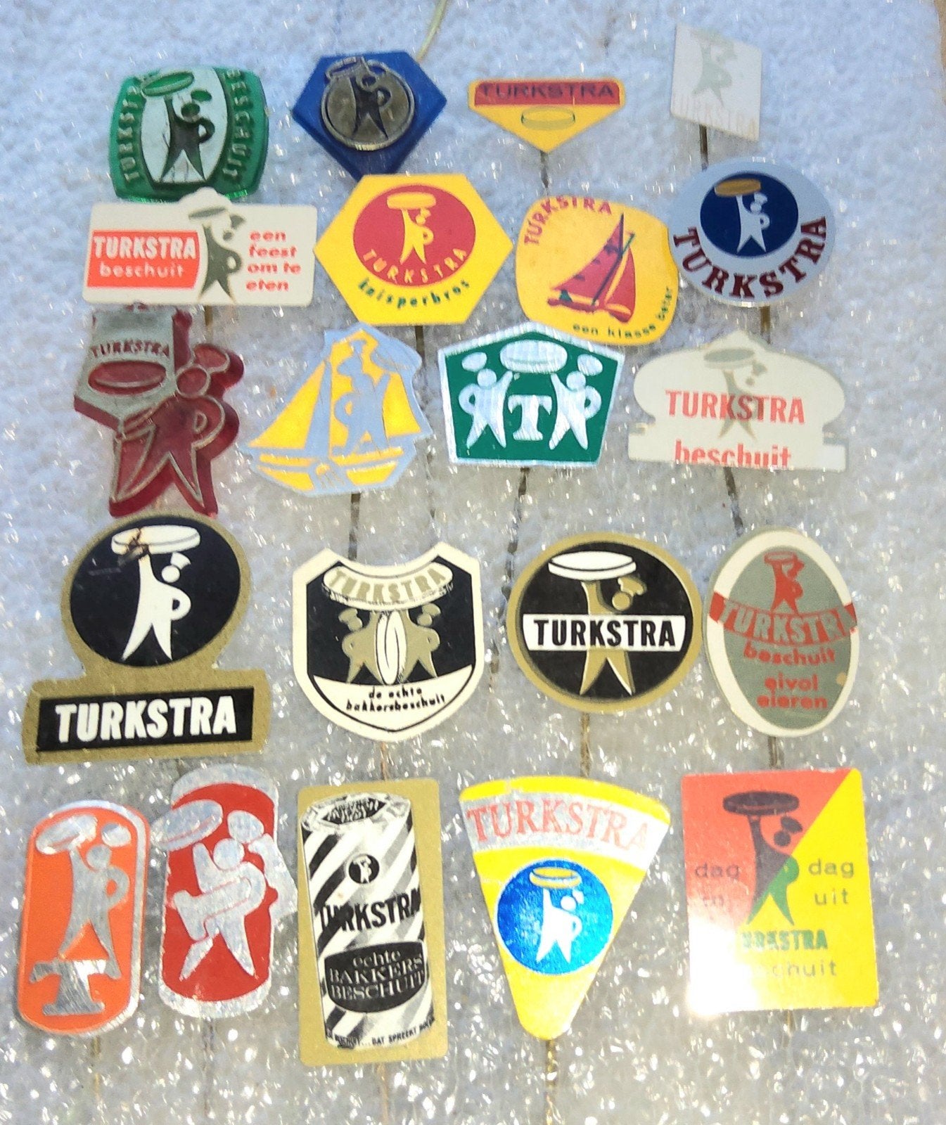 19 Turkstra Beschuit Speldjes - Vintage Collectie, Verzamelen, Speldjes, Pins en Buttons, Ophalen of Verzenden, Gebruikt, Merk