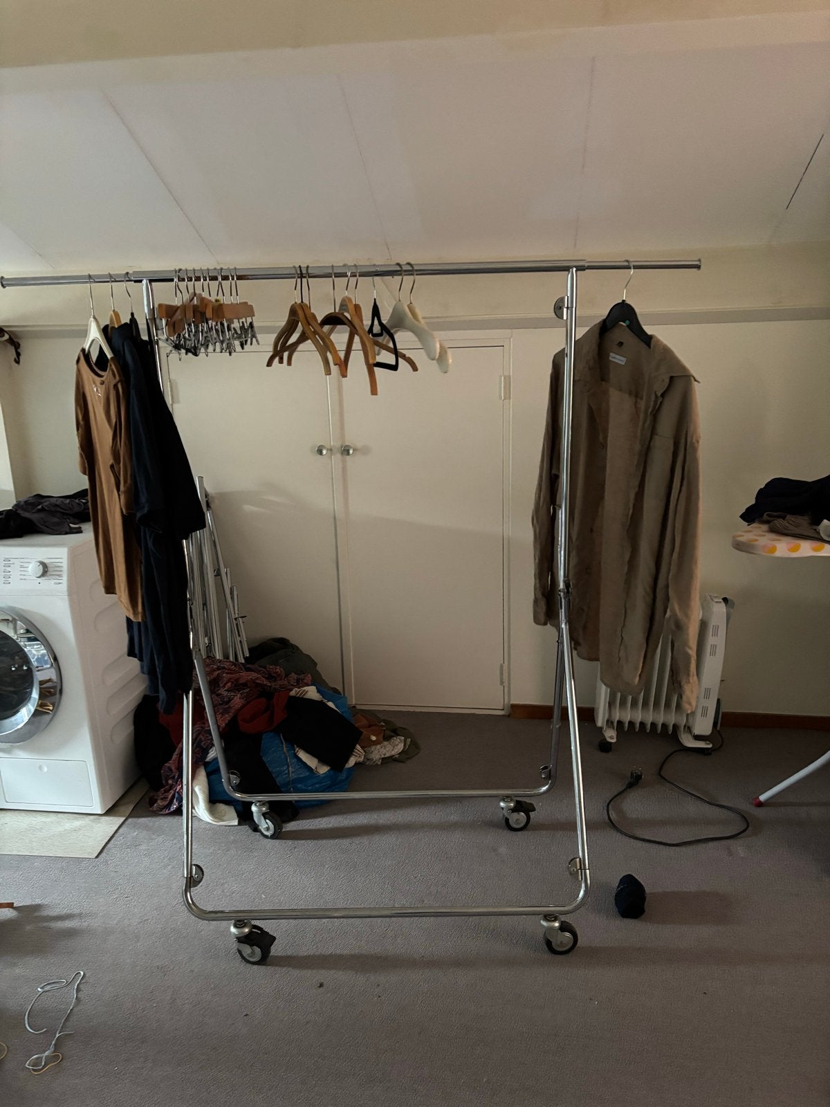 Inklapbaar kledingrek met 4 klemmen en 4 hoezen, Ophalen, Met wielen, Gebruikt