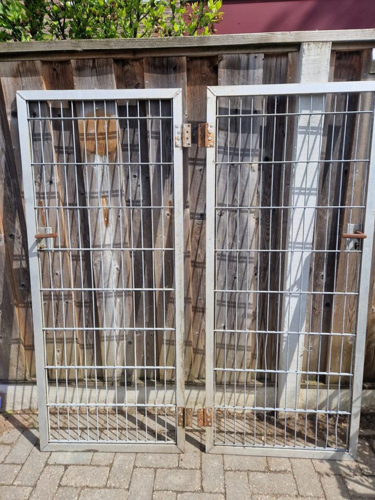 2 rvs hondenren deuren, Dieren en Toebehoren, Hondenhokken, Ophalen, Gebruikt, 110 cm of meer, 100 cm of meer