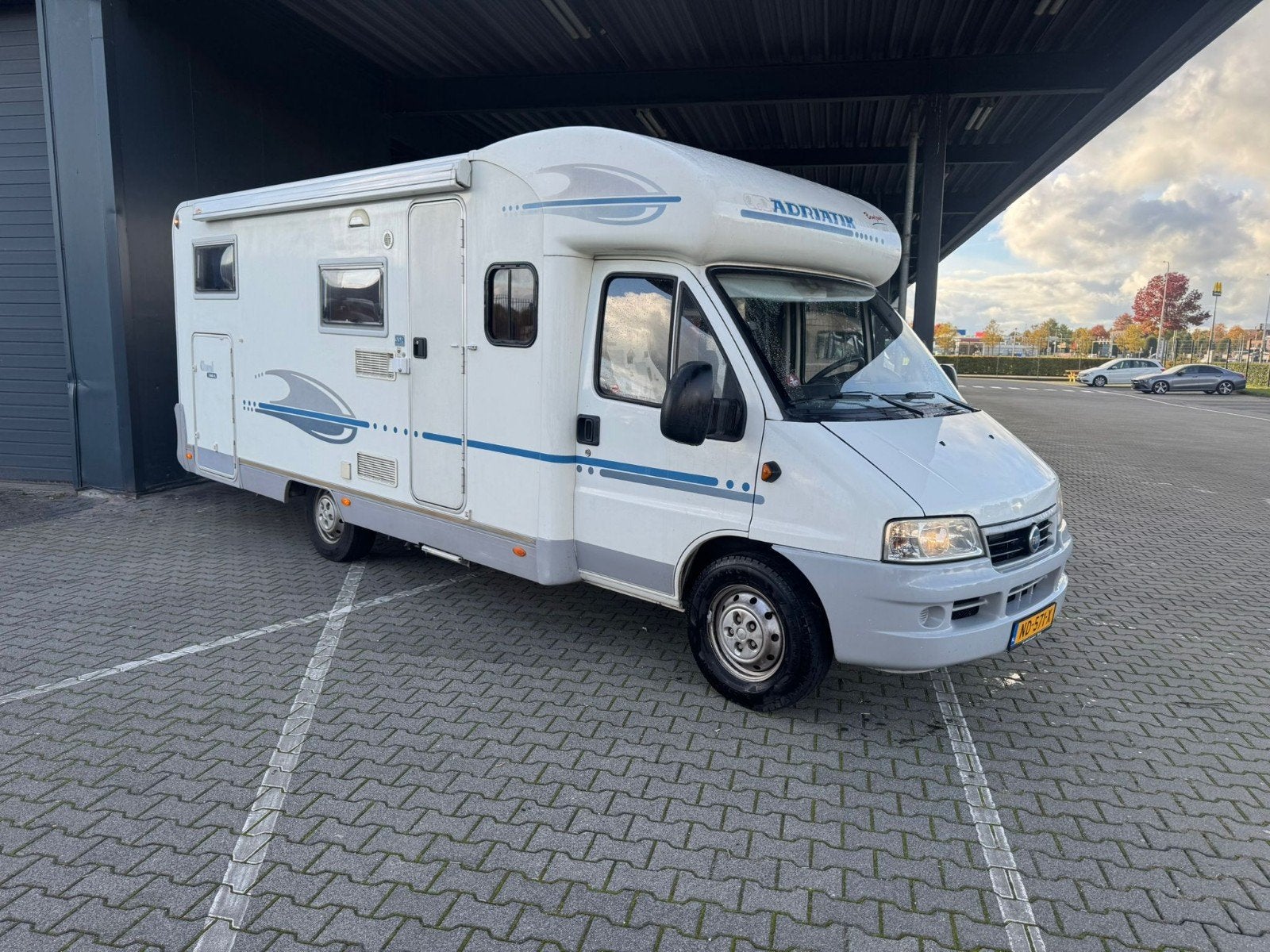 Adria corel s 660 sl enkele bedden airco nieuwe banden, Buitenlamp, Fiat, Achteruitrijcamera, Koelkast