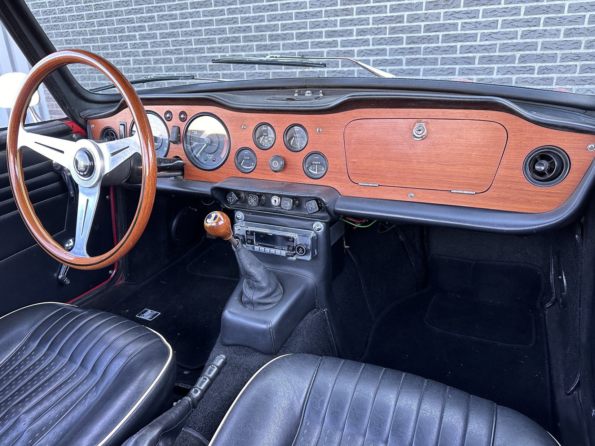 Triumph TR 250 (bj 1967), foto 9