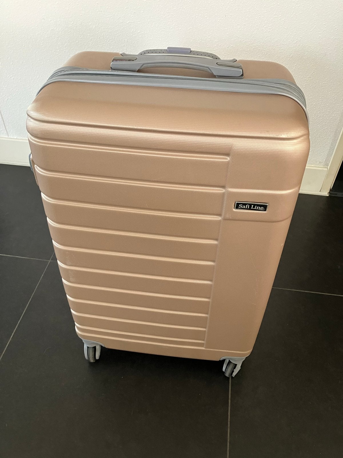 DAGTOPPER!!  Zo goed als nieuwe Safi Line koffer, Hard kunststof, Slot, Zo goed als nieuw, 35 tot 45 cm
