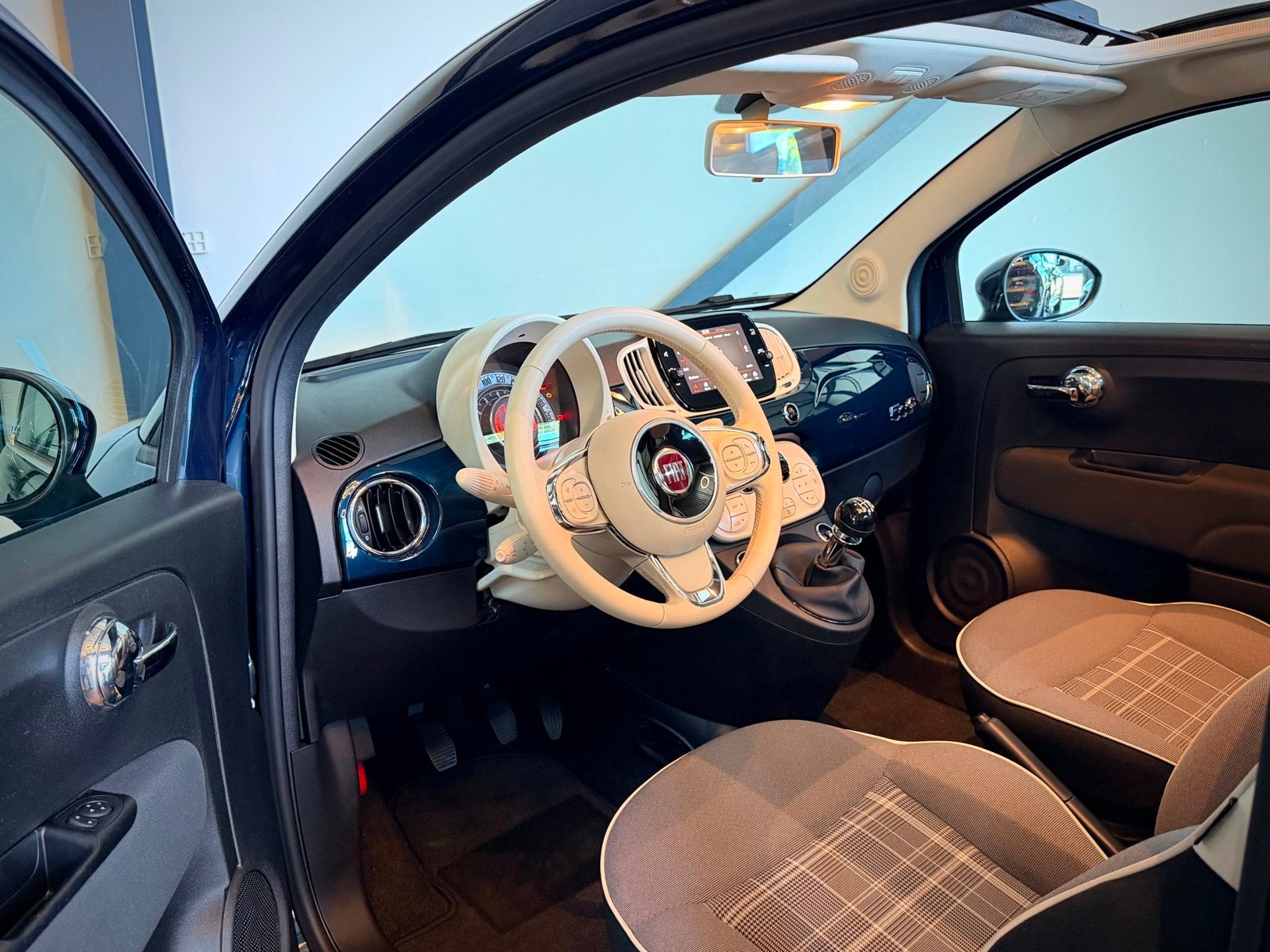 Fiat 500 1.0 Hybrid,Cruise Control,BTW,Airco,Apple Car Play,, Auto's, Voorwielaandrijving, Beige, Leder en Stof, Handgeschakeld