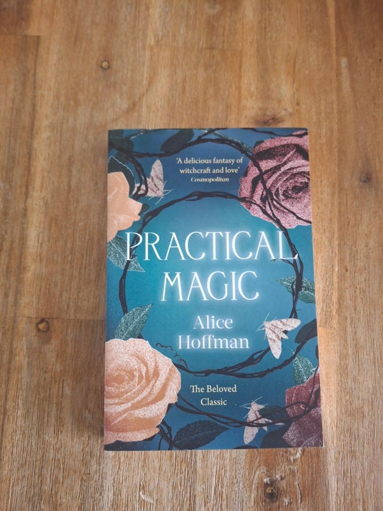 Practical Magic Alice Hoffman, Ophalen of Verzenden, Zo goed als nieuw, Alice Hoffman