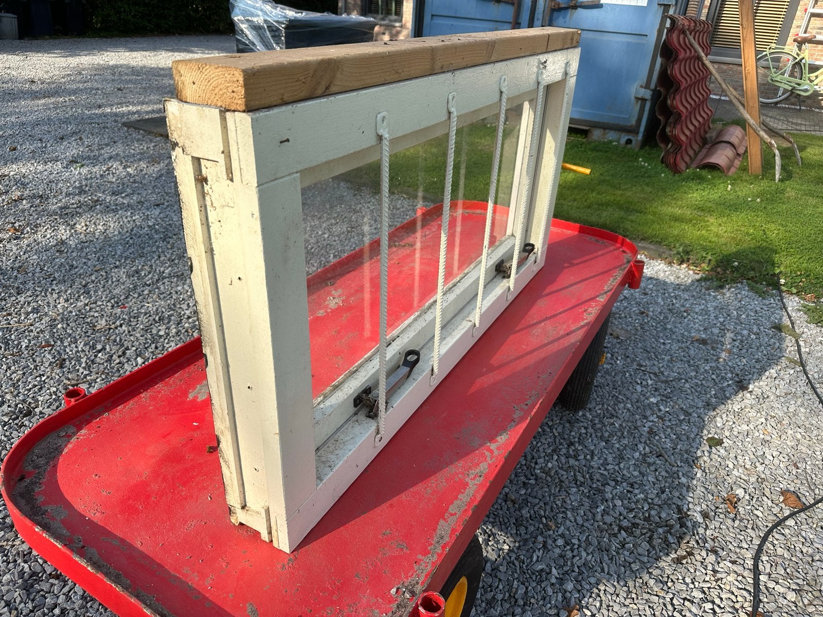 Hardhouten kozijn met uitzetraam en tralies 120x60cm, Doe-het-zelf en Verbouw, Ophalen, Gevelraam of Ruit, Gebruikt, Minder dan 80 cm