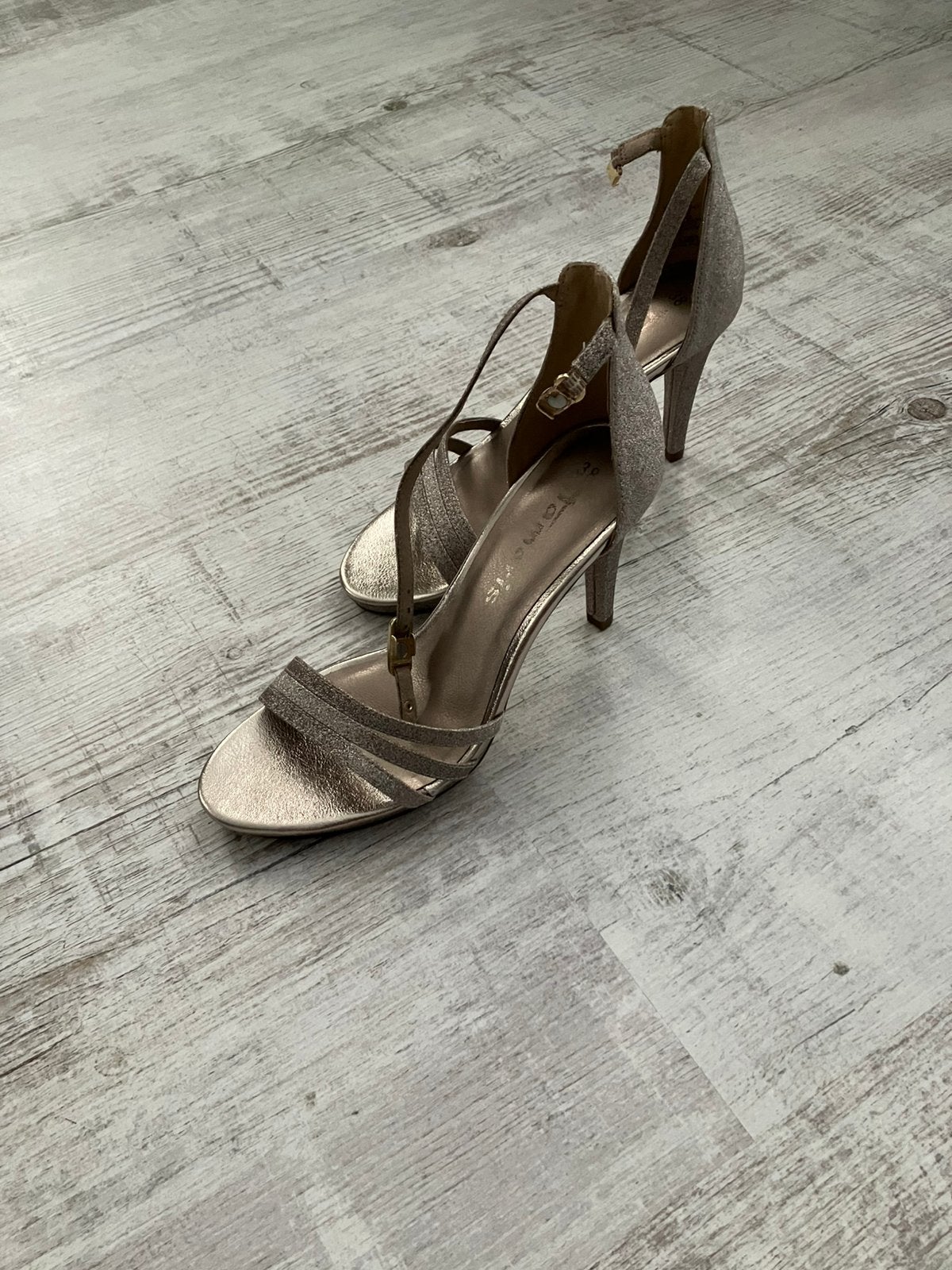 Goud/zilveren pump, Overige kleuren, Ophalen of Verzenden, Zo goed als nieuw, Schoenen met hoge hakken
