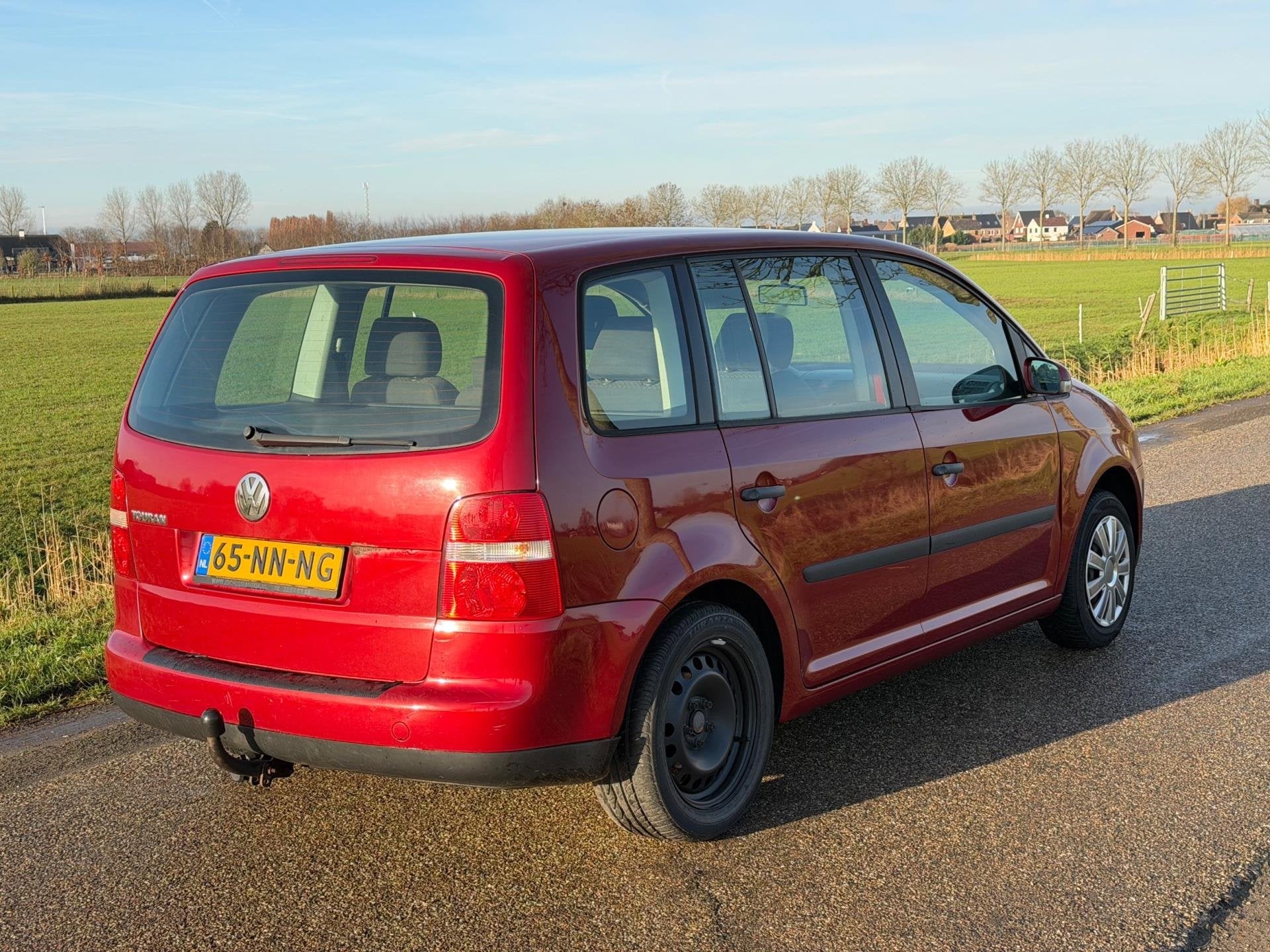 Volkswagen Touran 1.6 Trendline Airco APK 07-2026, Auto's, Stof, Zwart, 4 cilinders, Handgeschakeld