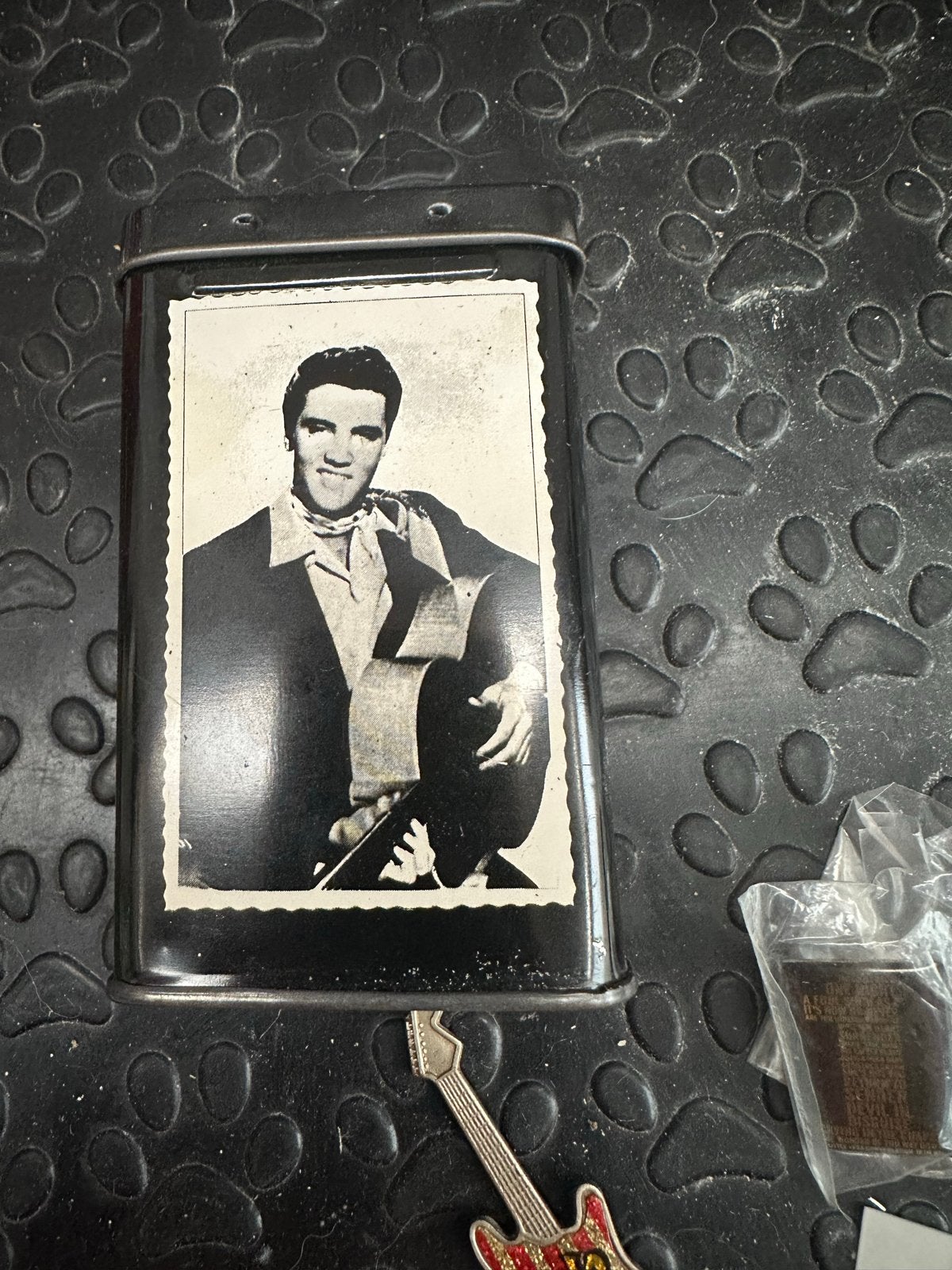 Elvis Presley Collectie: Aansteekhouder, Speldjes, Sleutelha, Ophalen of Verzenden, Gebruikt, Gebruiksvoorwerp