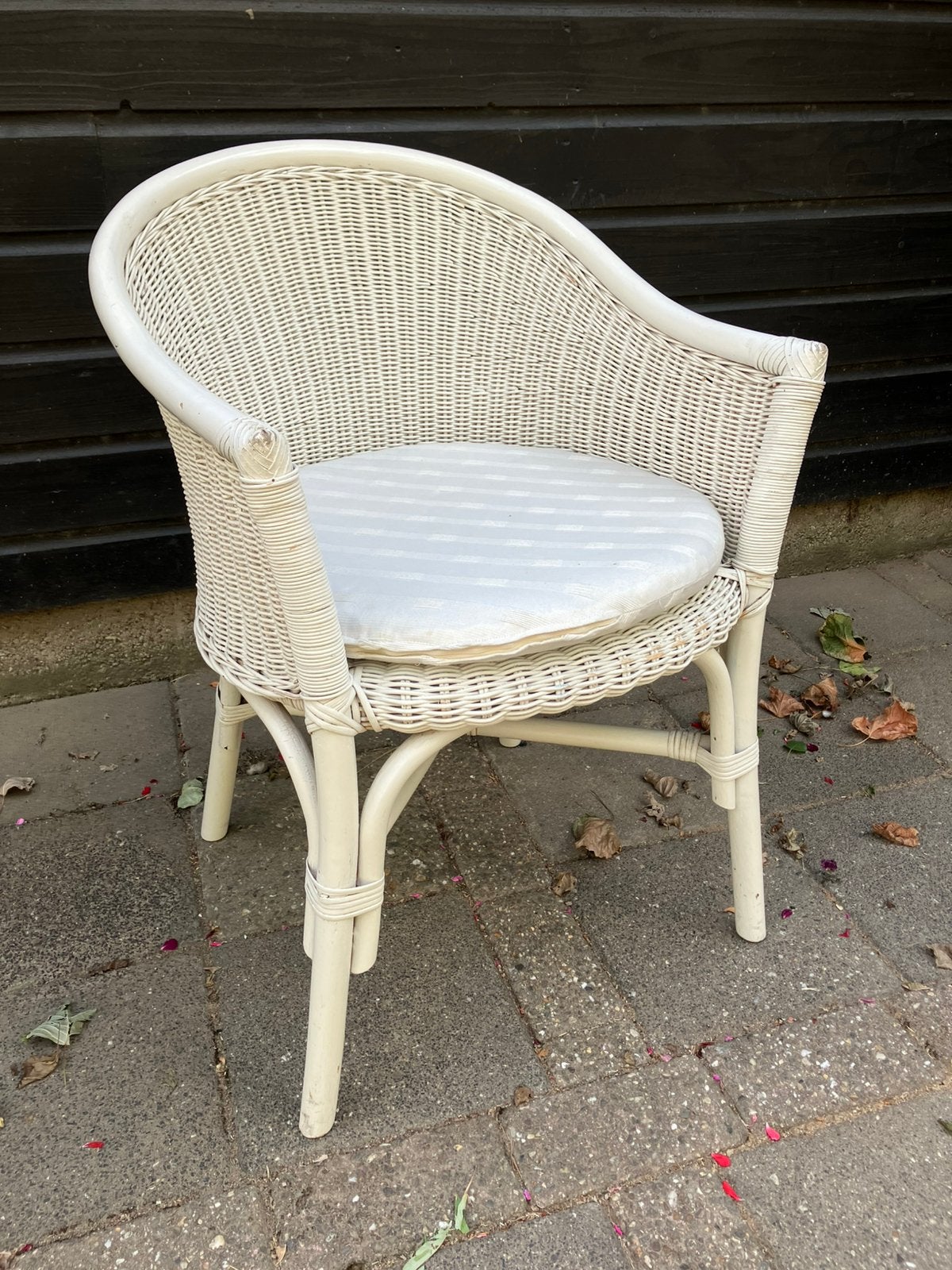 Riet rieten rotan stoel wit landelijke stijl, Huis en Inrichting, Stoelen, Ophalen, Zo goed als nieuw, Wit, Eén