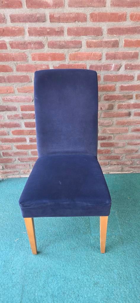 Elegante donkerblauwe eetkamerstoel met houten poten, Huis en Inrichting, Stoelen, Ophalen, Gebruikt, Blauw, Modern klassiek