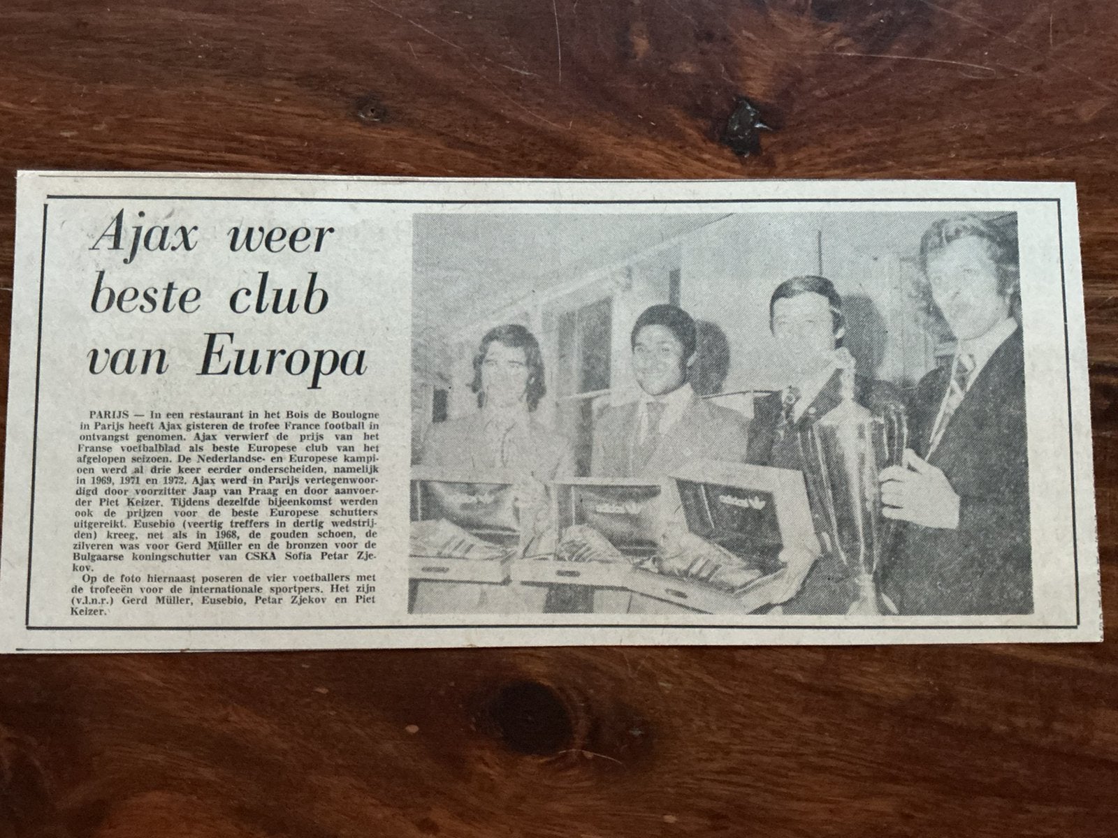 Voetbal krantenartikel Ajax weer beste Europa oktober 1973, Verzamelen, Ophalen of Verzenden, 1960 tot 1980, Knipsel(s)