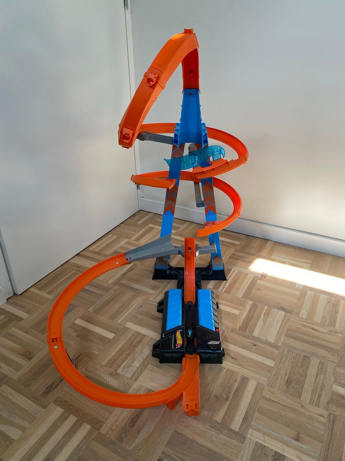 Hot Wheels Sky Crash Tower Racebaan met Speelgoedauto, Ophalen, Hot Wheels, Met looping, Elektrisch