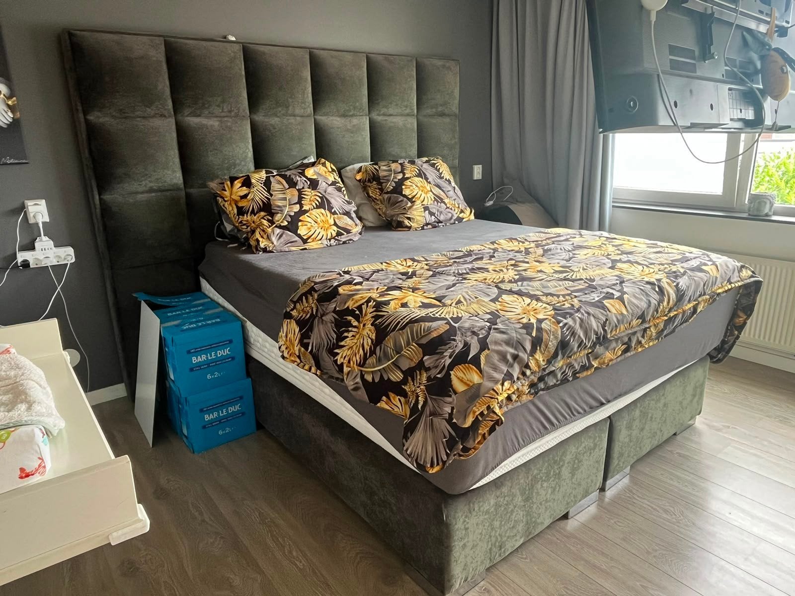 Boxspring 1 jaar oud, Ophalen, Zo goed als nieuw, Tweepersoons