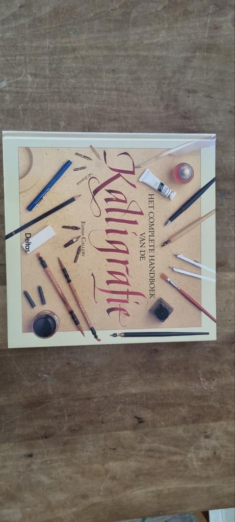Kalligrafie: Het Complete Handboek - Emma Callery, Boeken, Ophalen of Verzenden, Zo goed als nieuw, Tekenen en Schilderen, Emma Callery