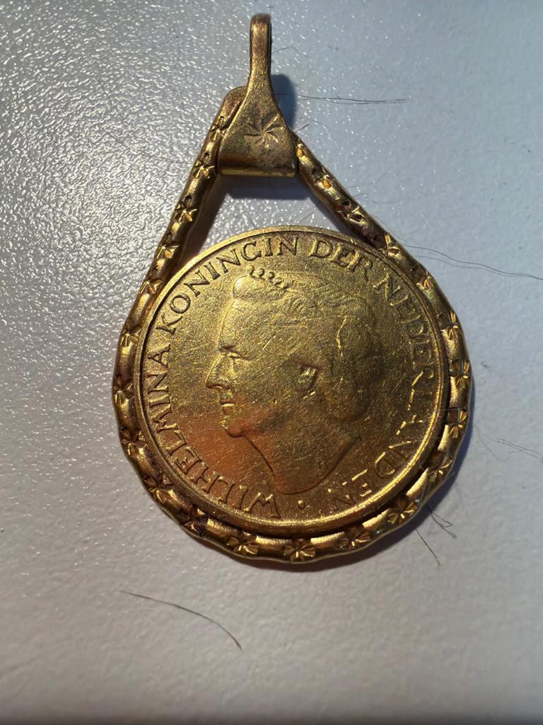 Gouden munt hanger Wilhelmina en Juliana - verguld, Postzegels en Munten, Munten | Nederland, Koningin Wilhelmina, Losse munt