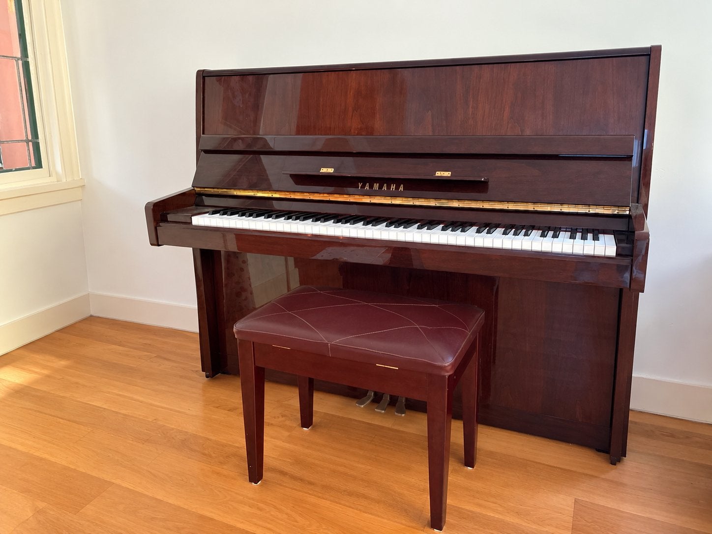 Yamaha SU-118M piano–hoogwaardige SU-serie–mahonie hoogglans, Muziek en Instrumenten, Ophalen, Gebruikt, Bruin, Piano