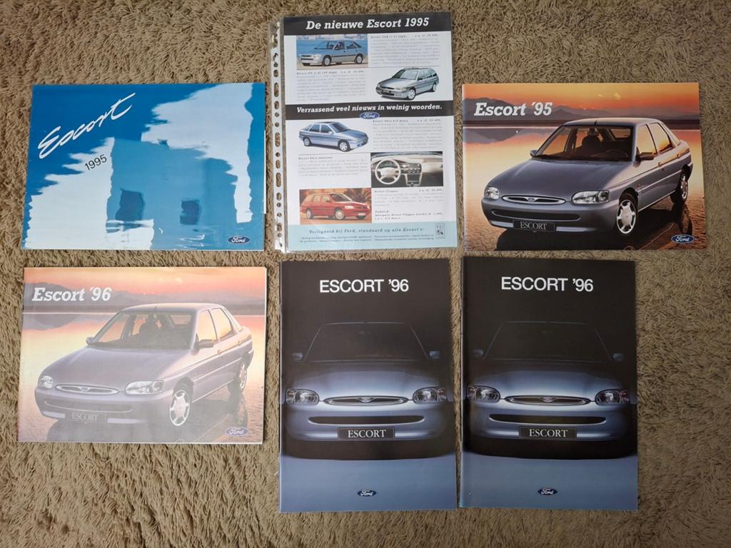 Lot autofolders Ford Escort mk7, Verzenden, Gelezen, Ford
