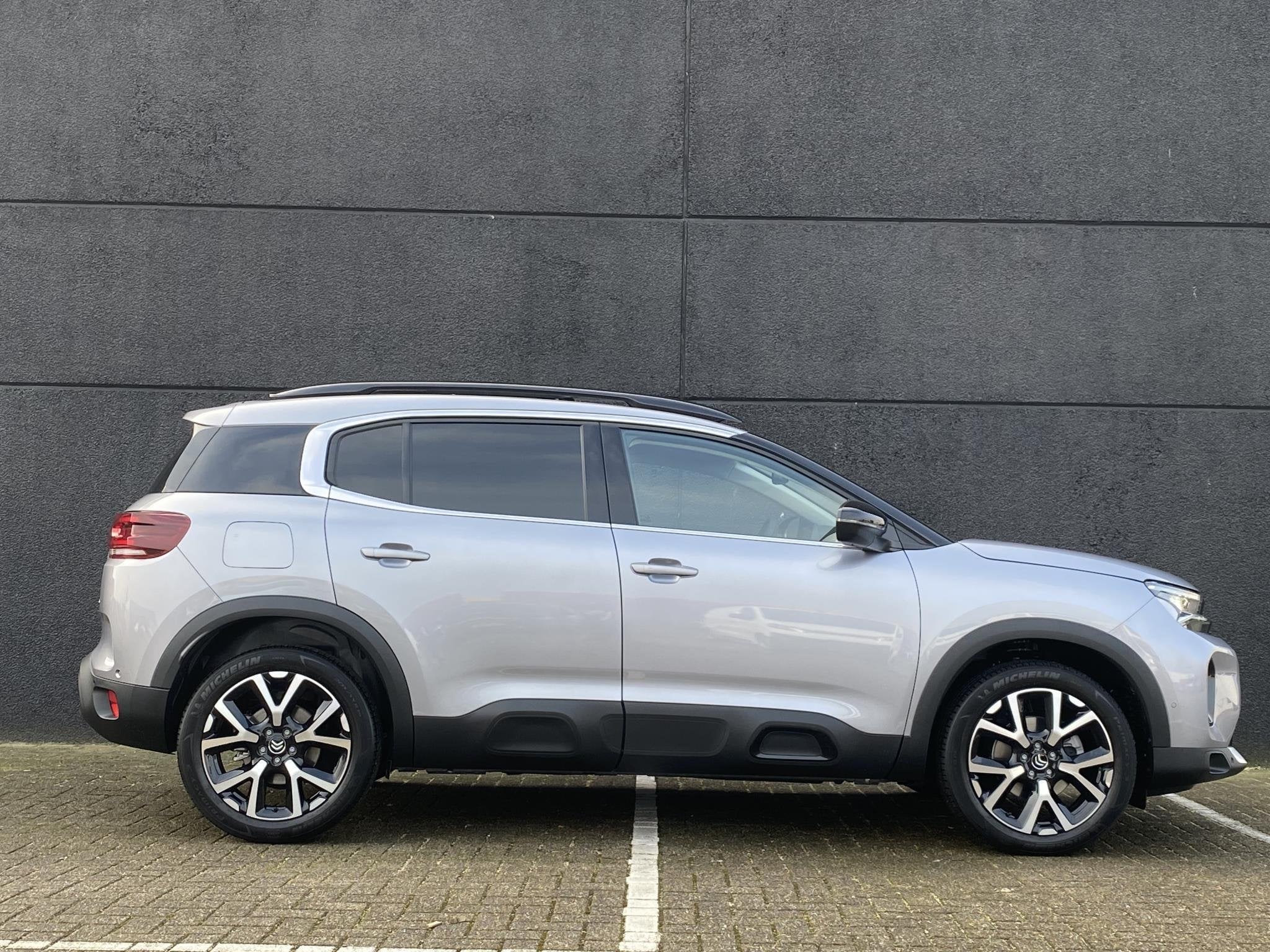 Citroen C5 Aircross 1.2T Automaat Shine | Demo | Schuif-/kan, Auto's, Citroën, 15 km/l, Gebruikt, 1199 cc, C5 Aircross