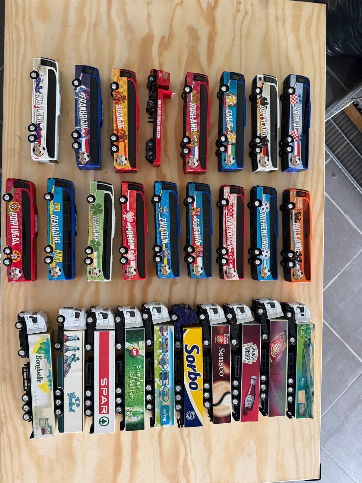 Verzameling miniatuur trucks en bussen, Verzamelen, Ophalen, Gebruikt