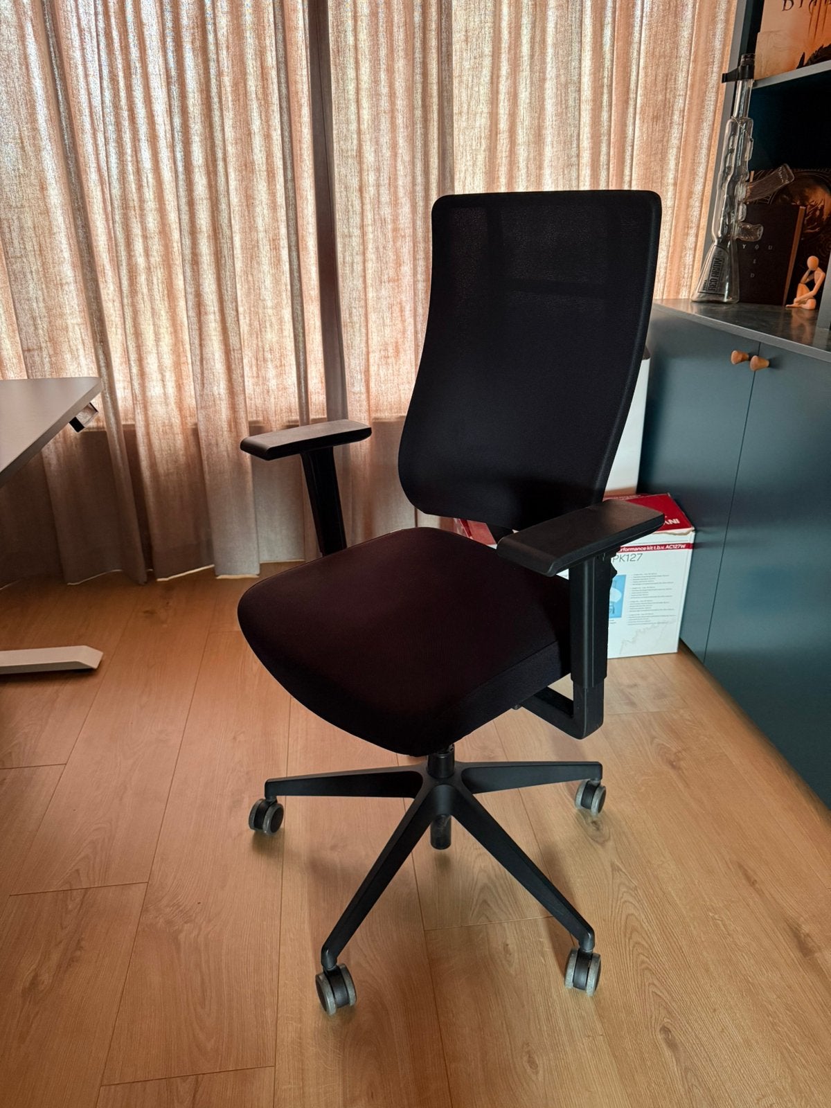 Viasit Newback, Huis en Inrichting, Bureaustoelen, Gebruikt, Bureaustoel, Zwart, Ergonomisch, Ophalen