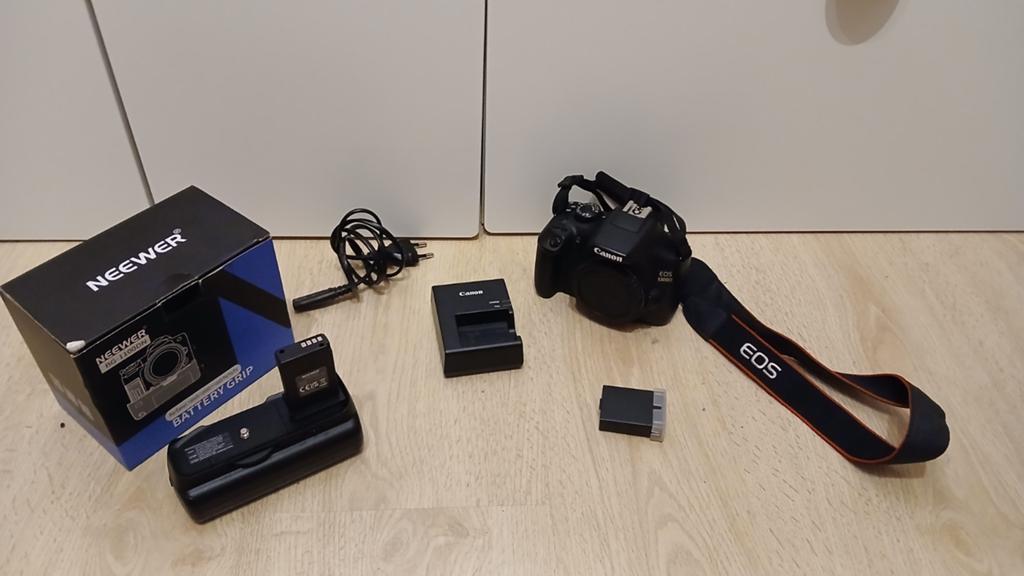 Zeer nette canon eos 1300d met 4 accu's en accessoires!, 18 Megapixel, Spiegelreflex, Canon, Ophalen of Verzenden
