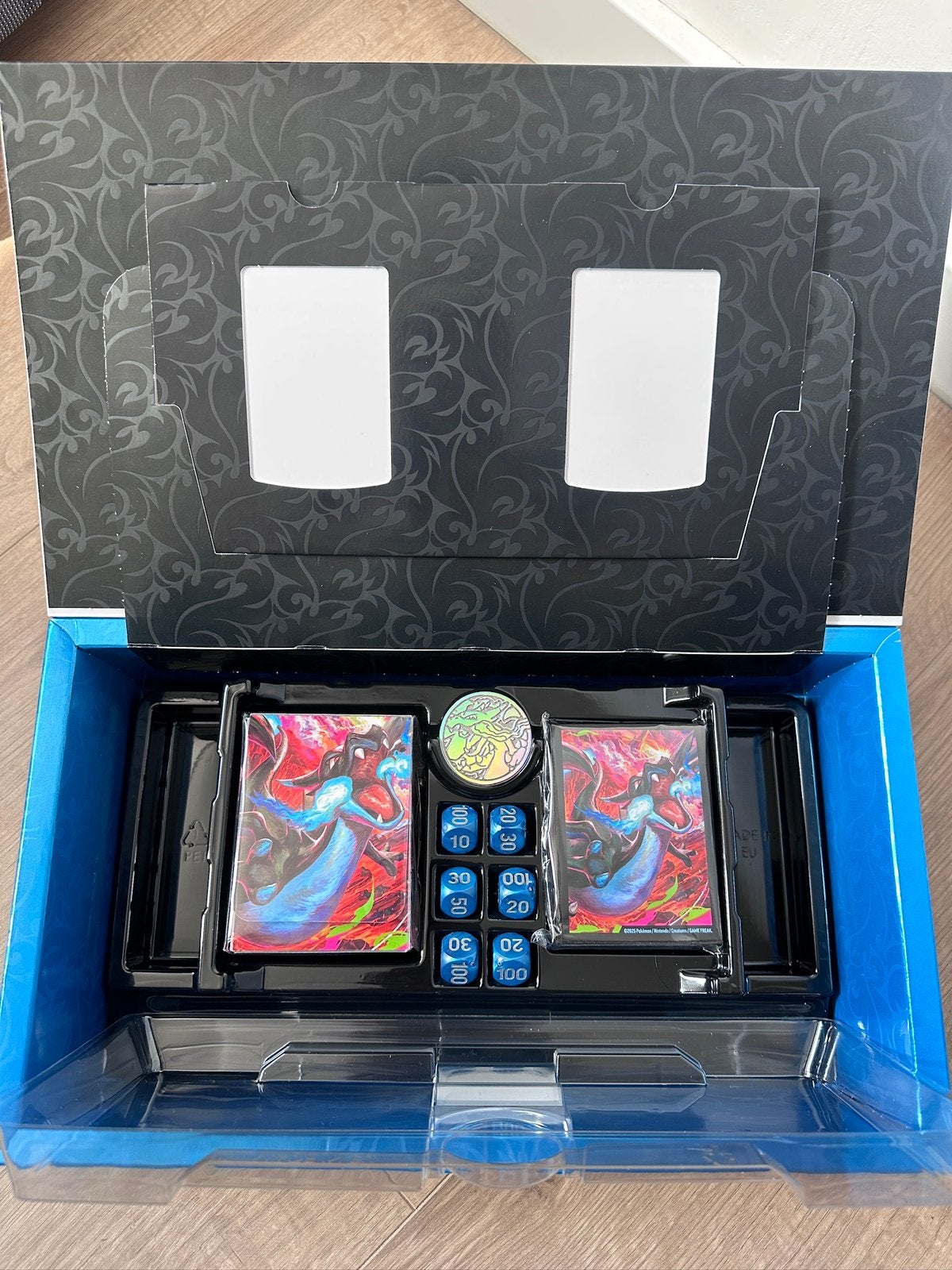Charizard ultra premium collection doos zonder kaarten, Ophalen of Verzenden, Zo goed als nieuw