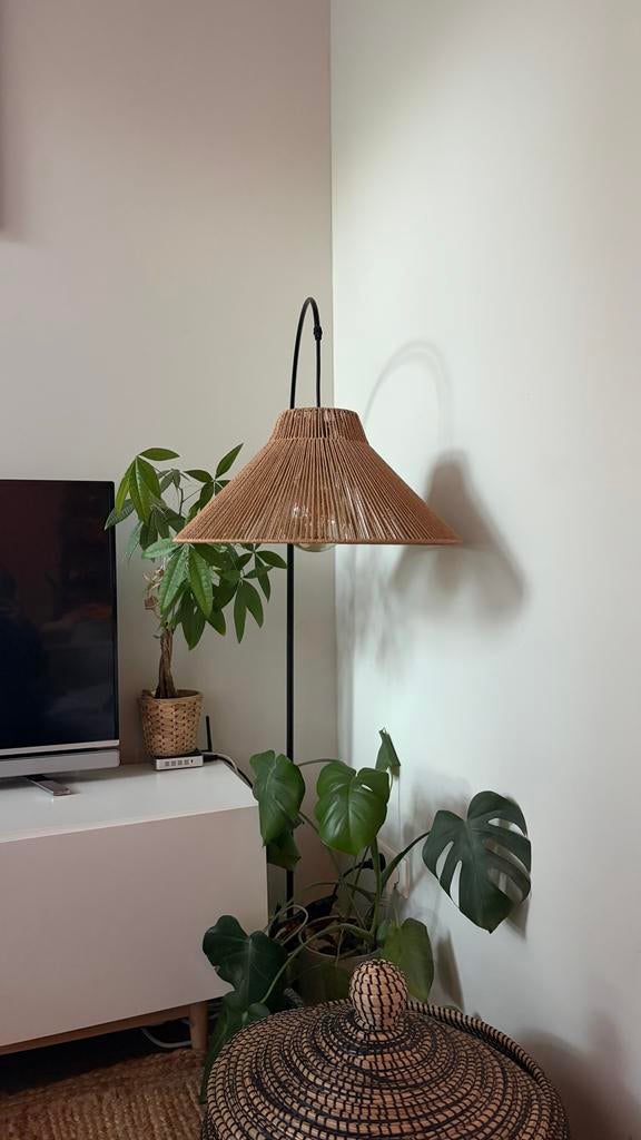 Stijlvolle staande lamp met rotan kap, Ophalen, Zo goed als nieuw, Overige materialen, 150 tot 200 cm