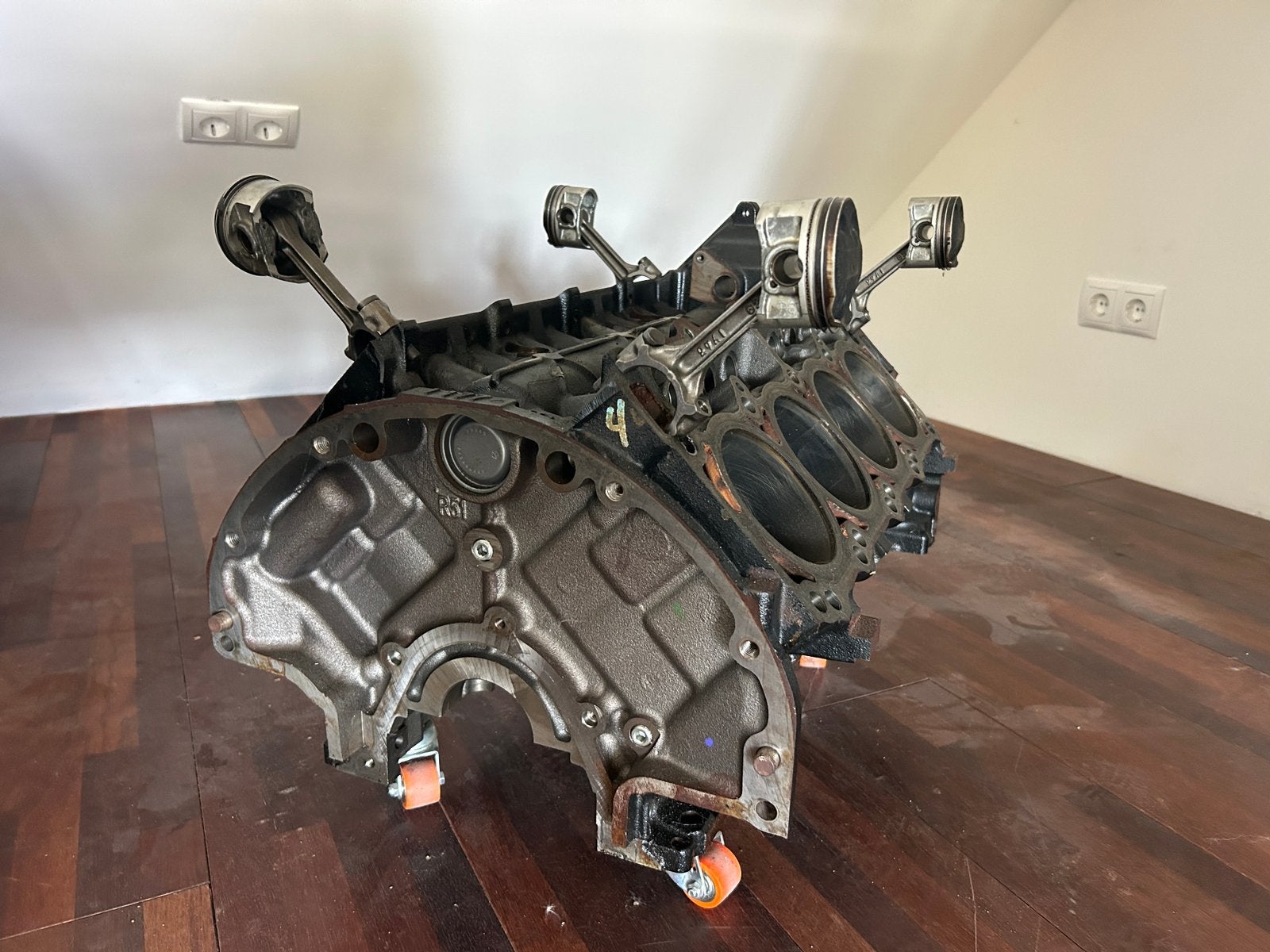 V8 Motorblok Tafel Mancave, Huis en Inrichting, Tafels | Bijzettafels, Ophalen, Rechthoekig, 75 cm of meer, 60 cm of meer