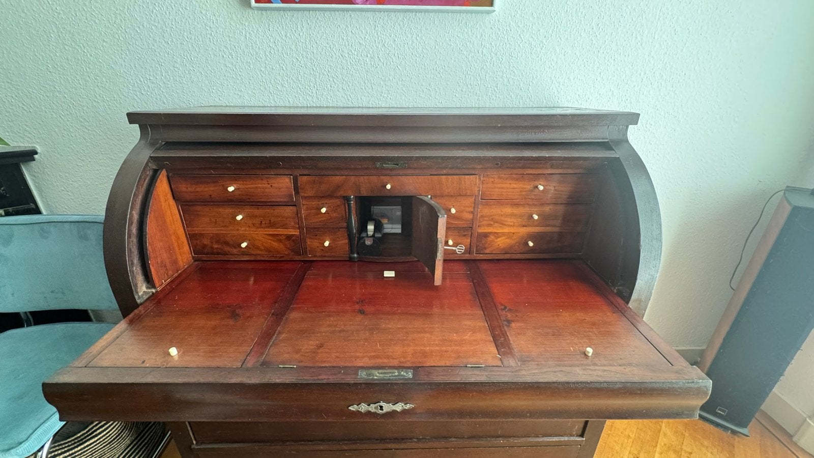 Antiek rolluikbureau / secretaire van donker hout, Ophalen